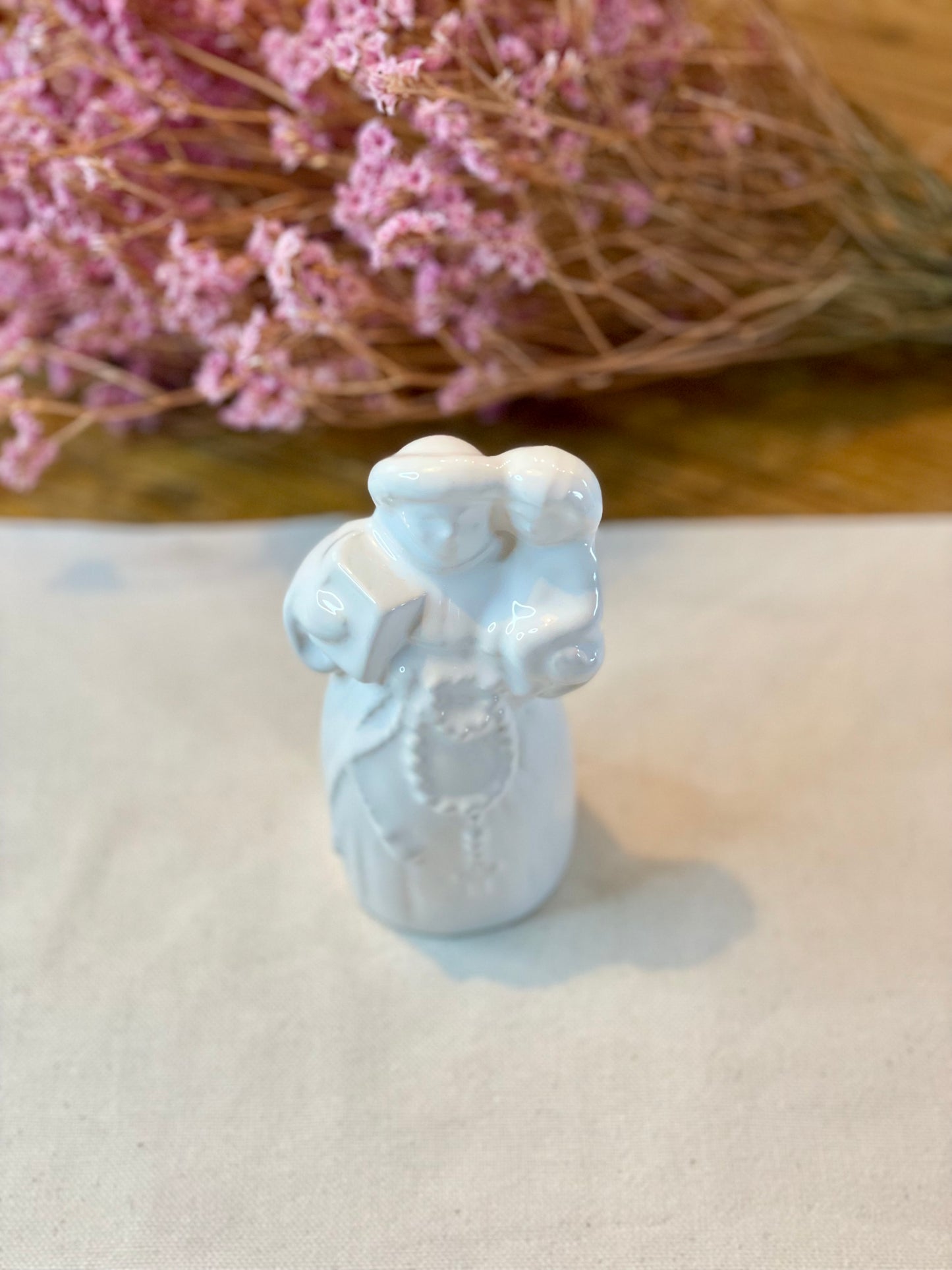 Santo António medium (white)