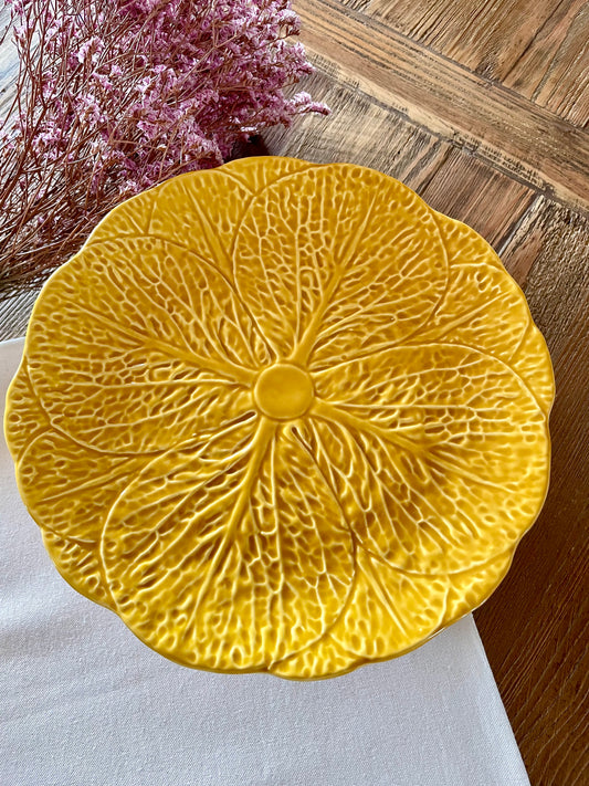 Prato de bolo folha de couve com pé (amarelo mostarda)