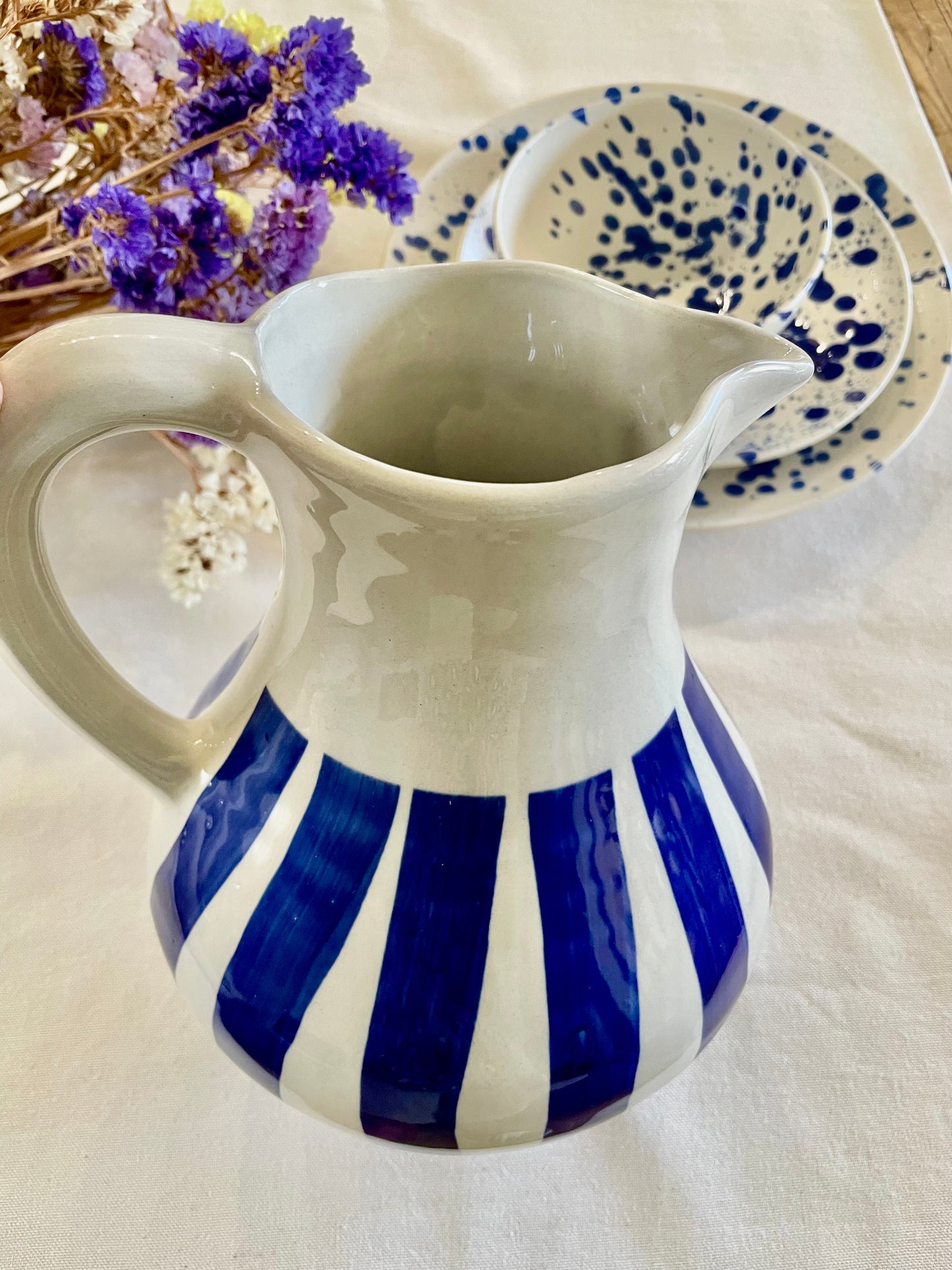 Jarro com meia risca azul (capacidade 2,75L)