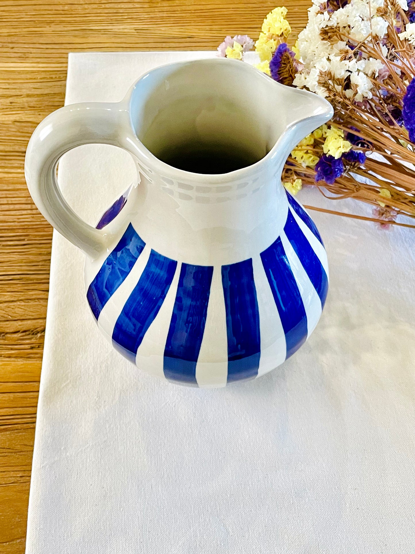 Jarro com meia risca azul (capacidade 2,75L)
