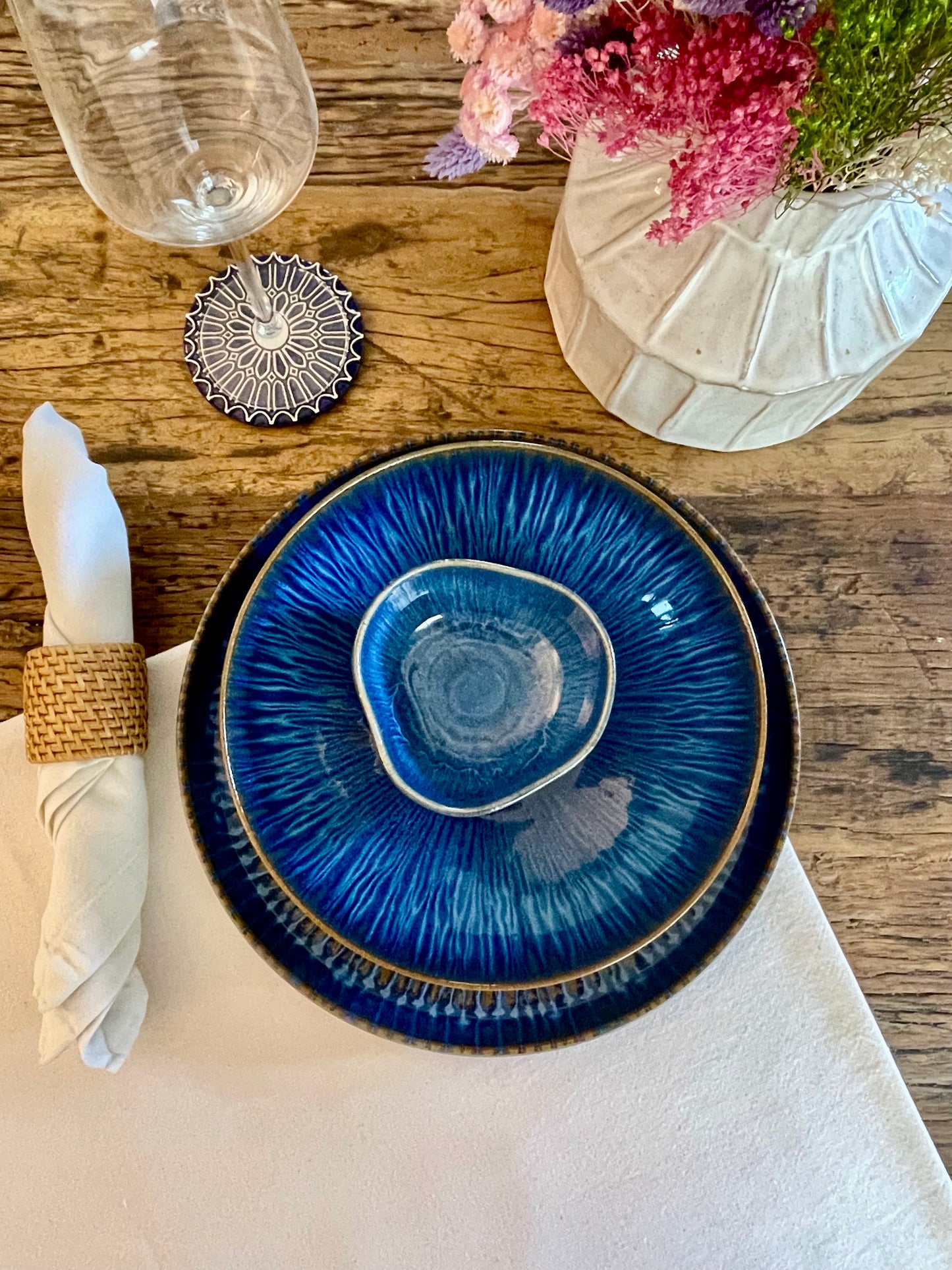Set of 16 pieces Iris collection (4dinner plates + 4dessert plates + 4bowls + 4mini bowls)