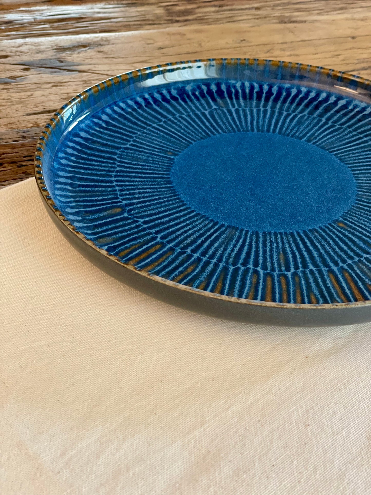 Set of 16 pieces Iris collection (4dinner plates + 4dessert plates + 4bowls + 4mini bowls)