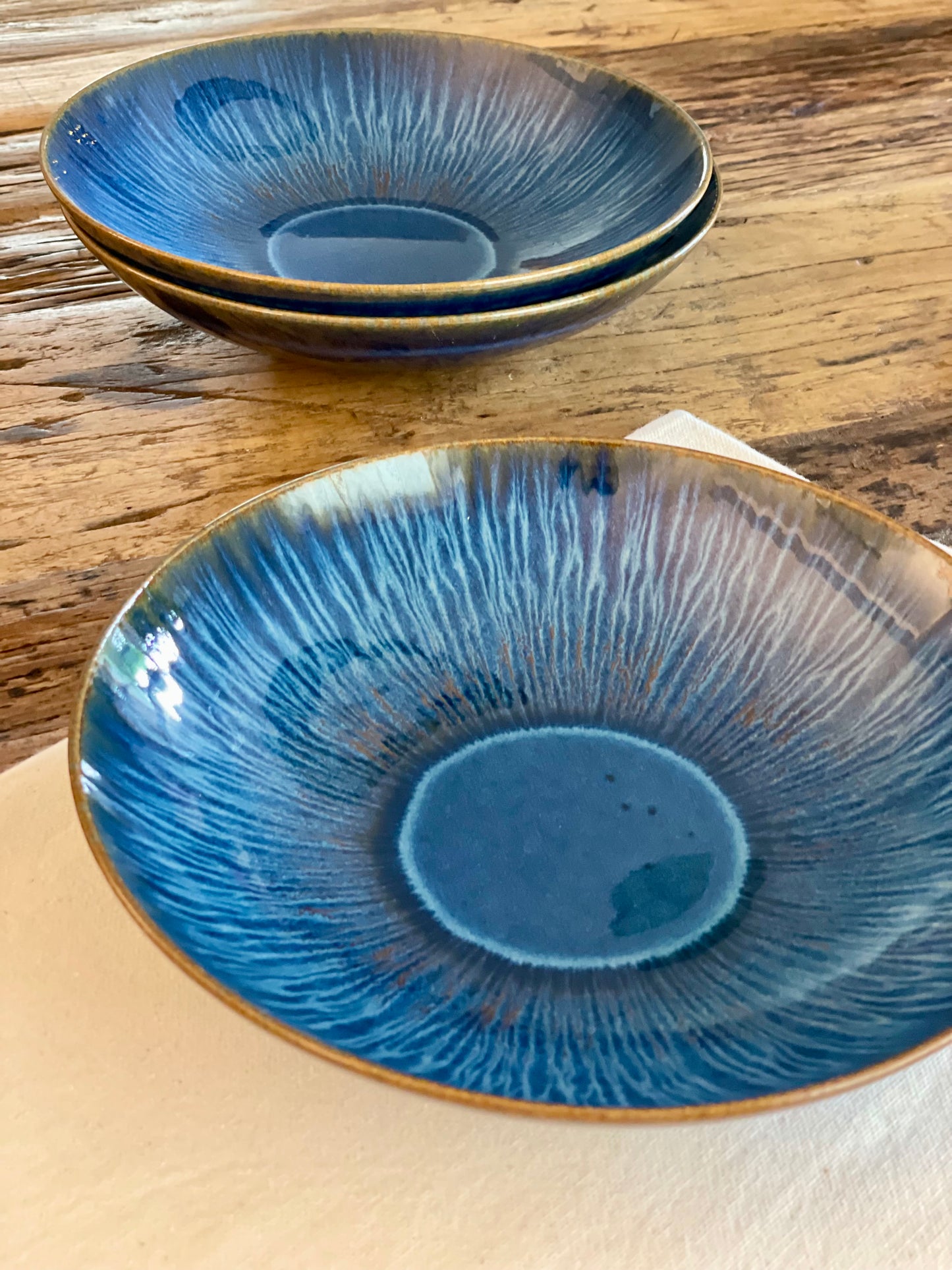 Set of 16 pieces Iris collection (4dinner plates + 4dessert plates + 4bowls + 4mini bowls)