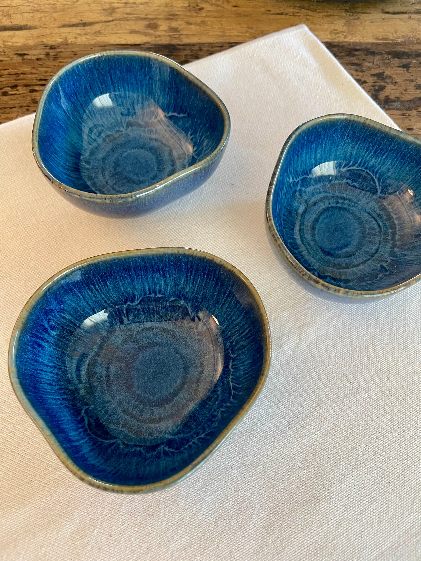 Asymmetrical mini bowl from Iris collection