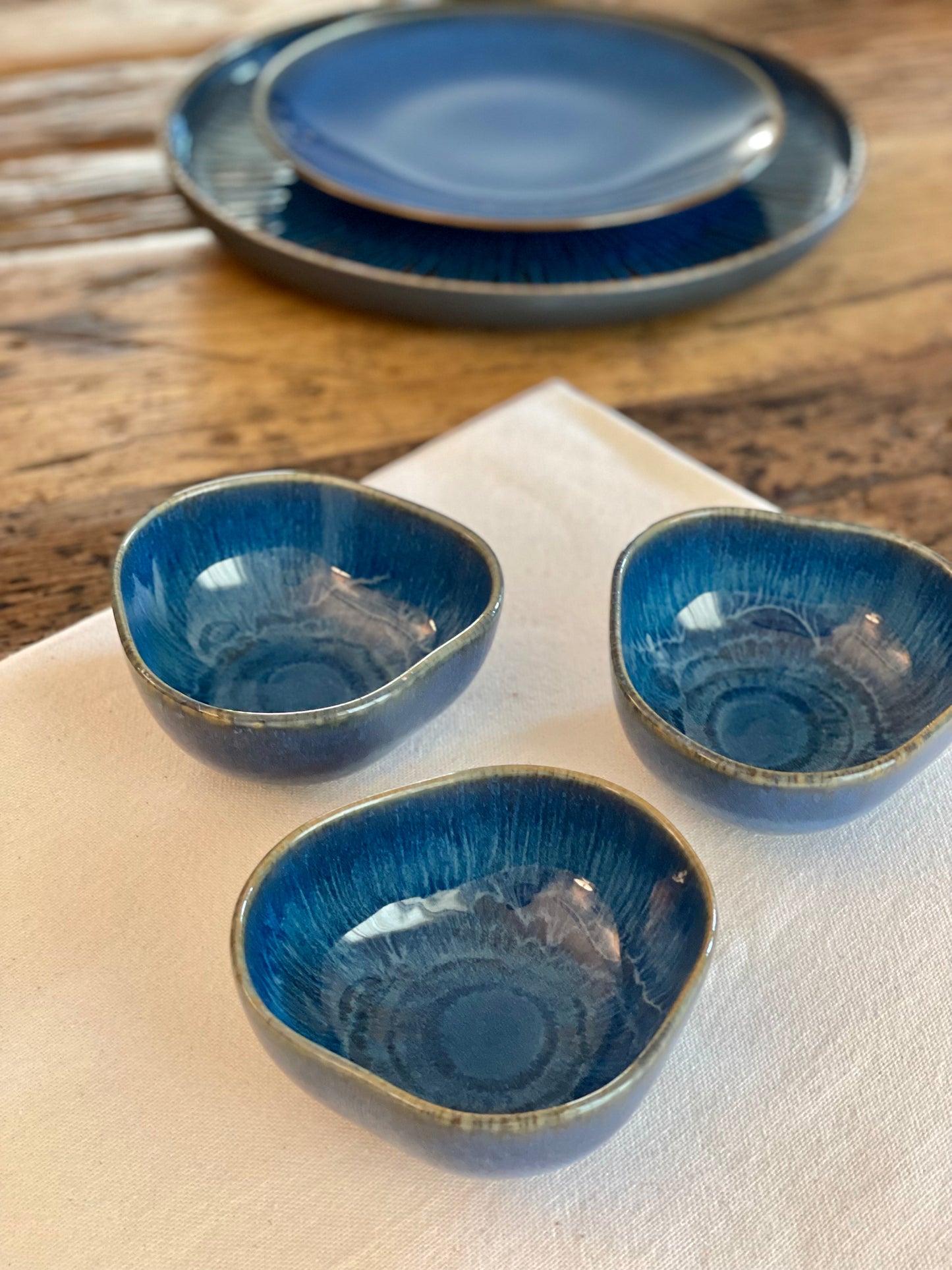 Asymmetrical mini bowl from Iris collection