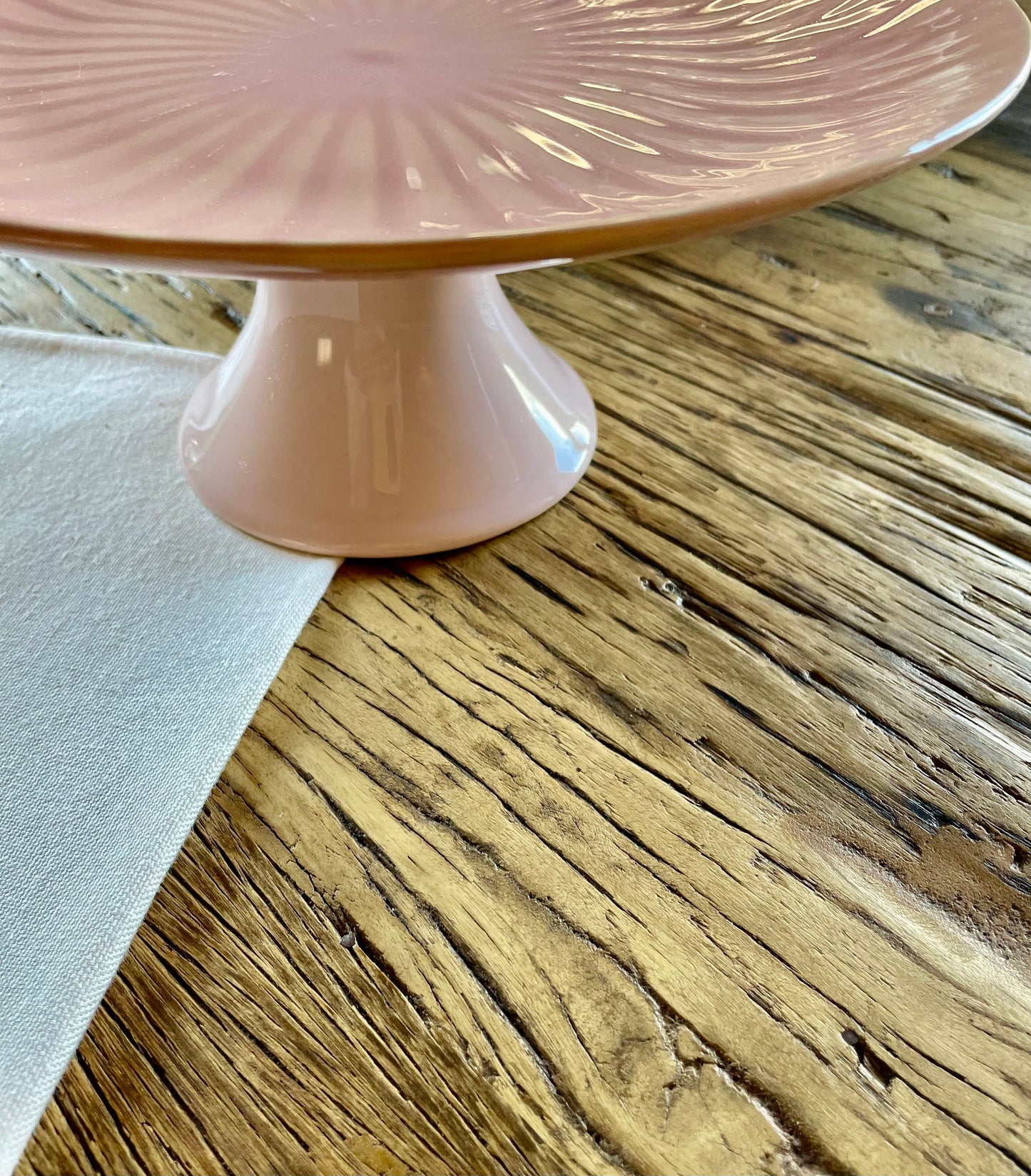 Cake stand (pink)