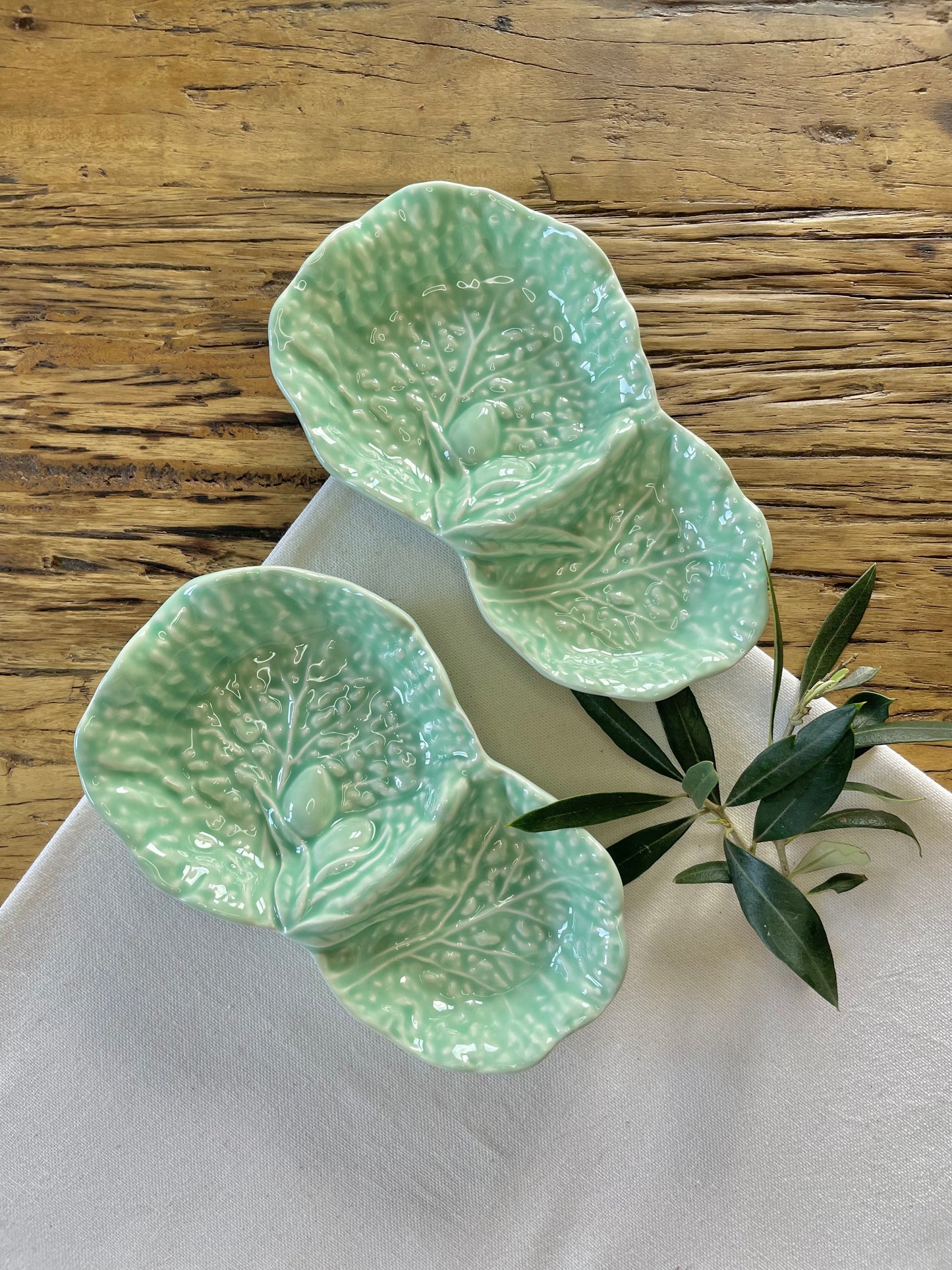 Olive dish (water green)