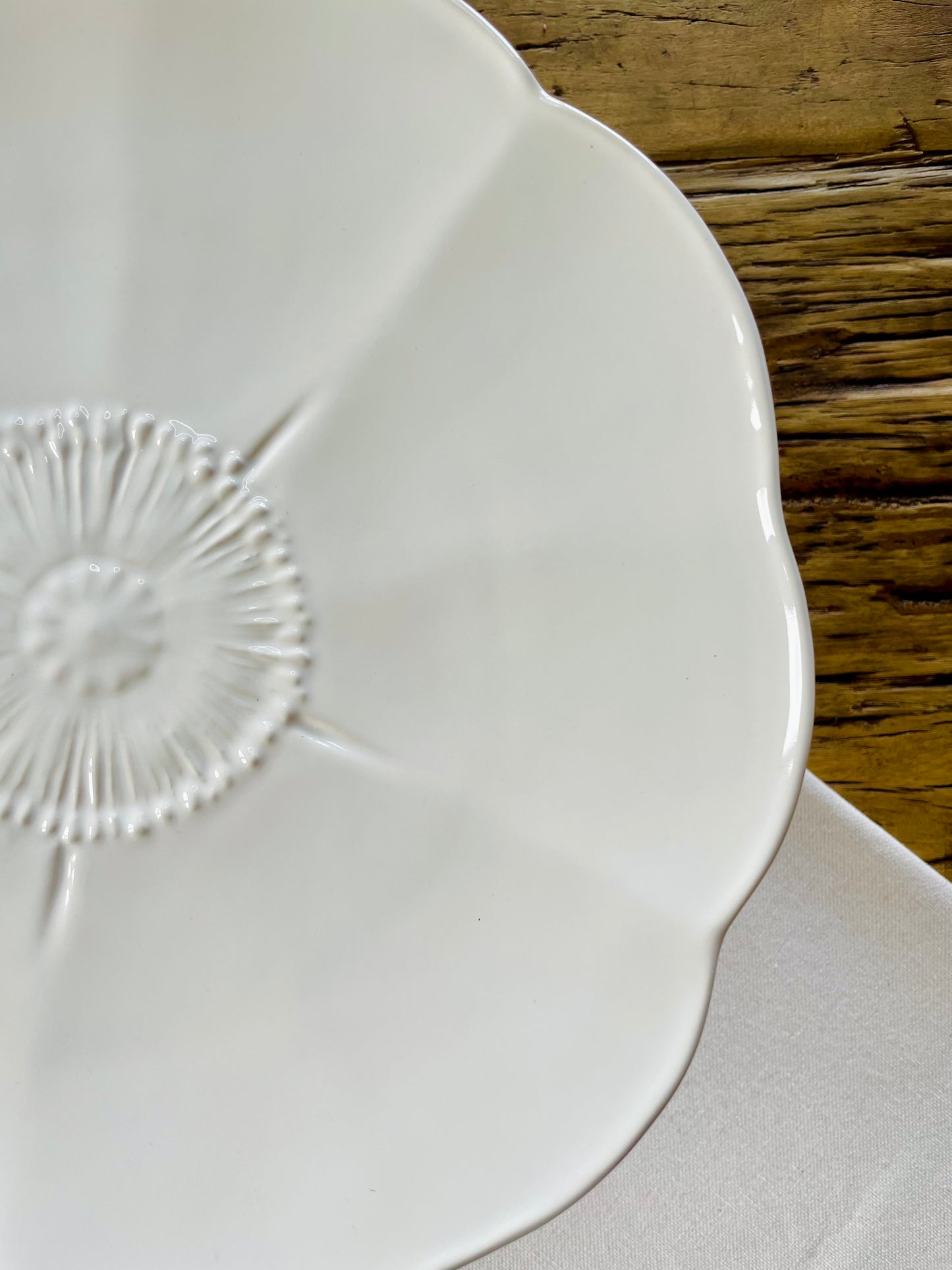Poppy cake stand (white)
