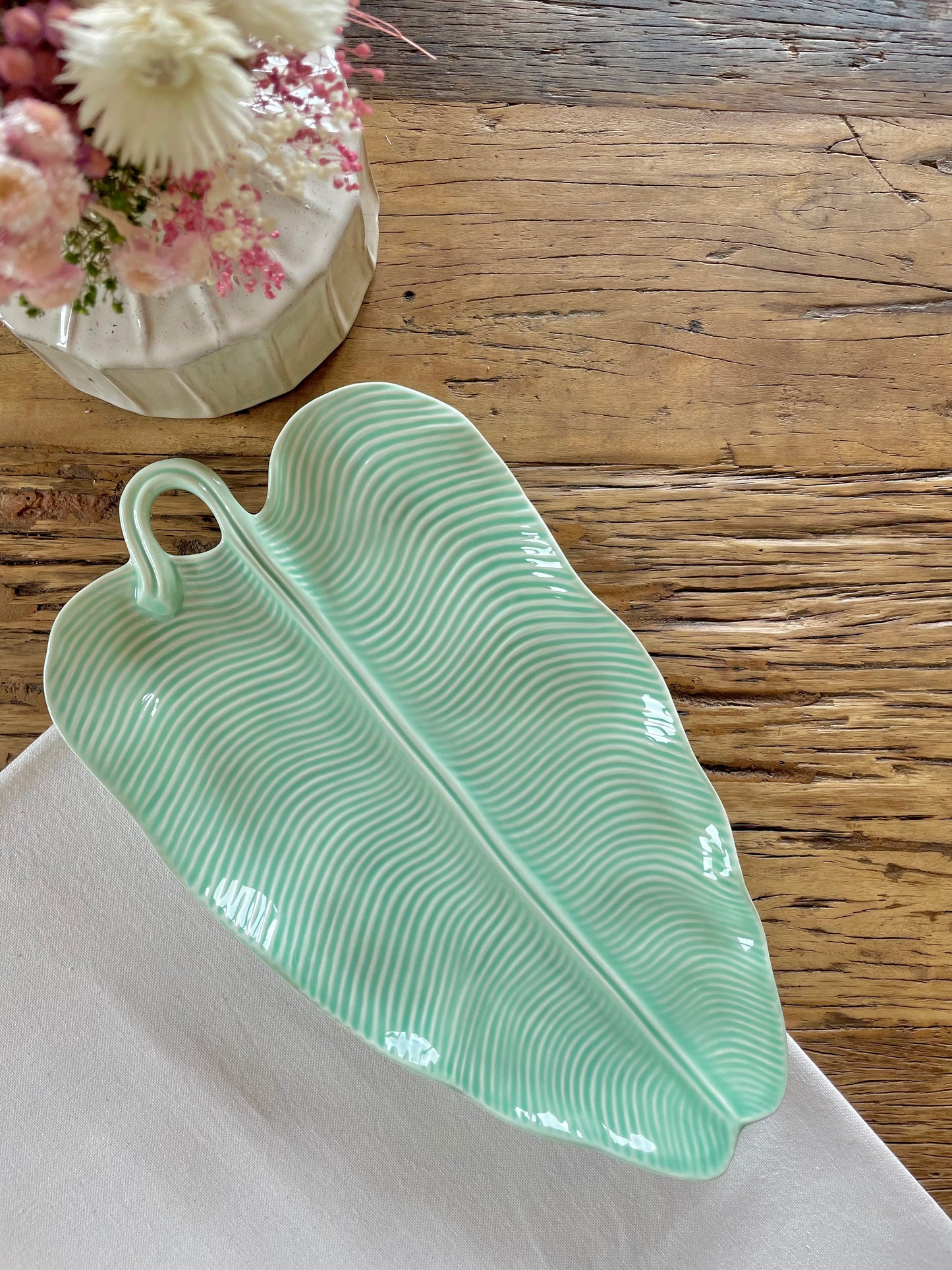 Palm leaf tray (water green)