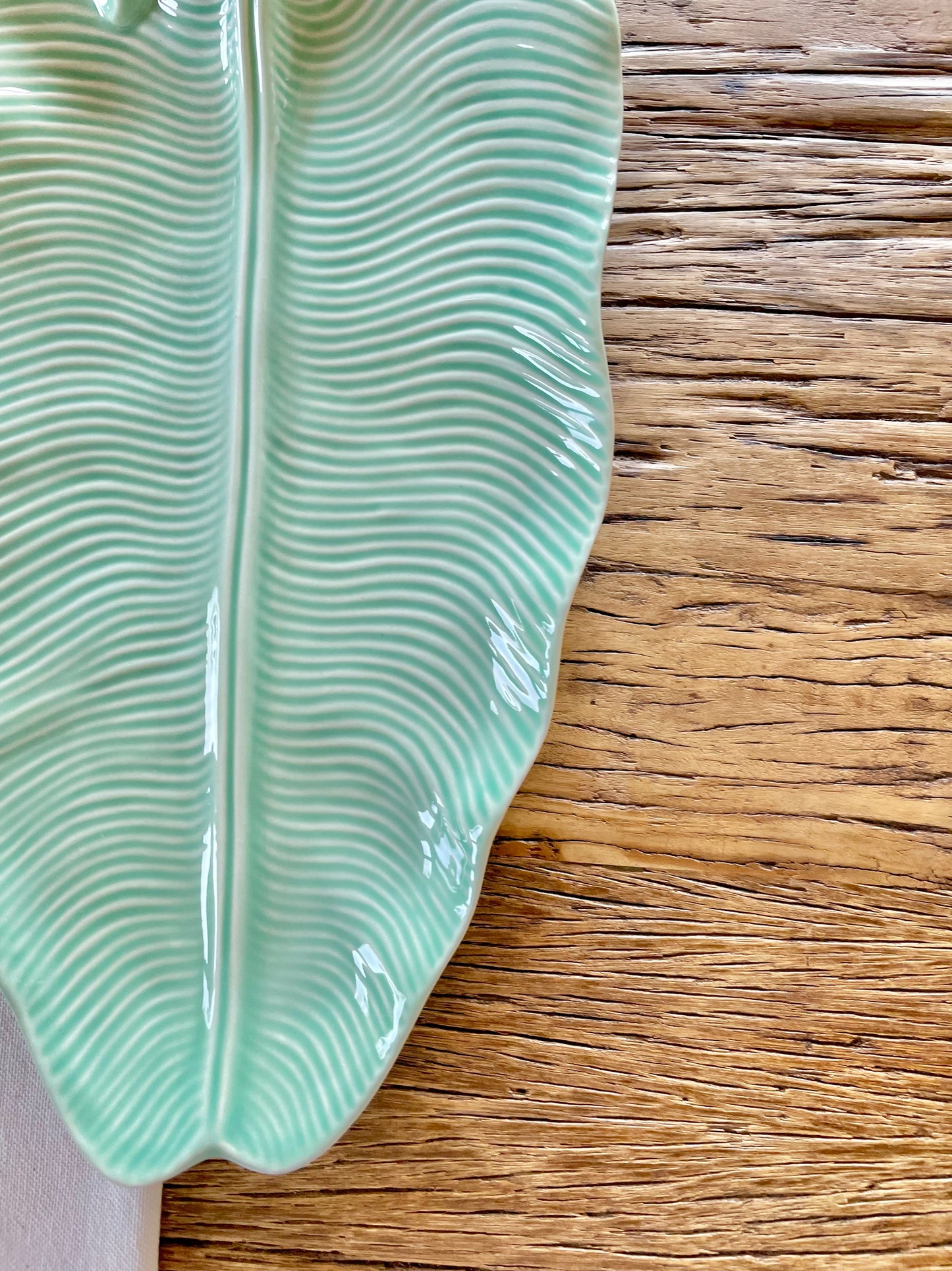 Palm leaf tray (water green)