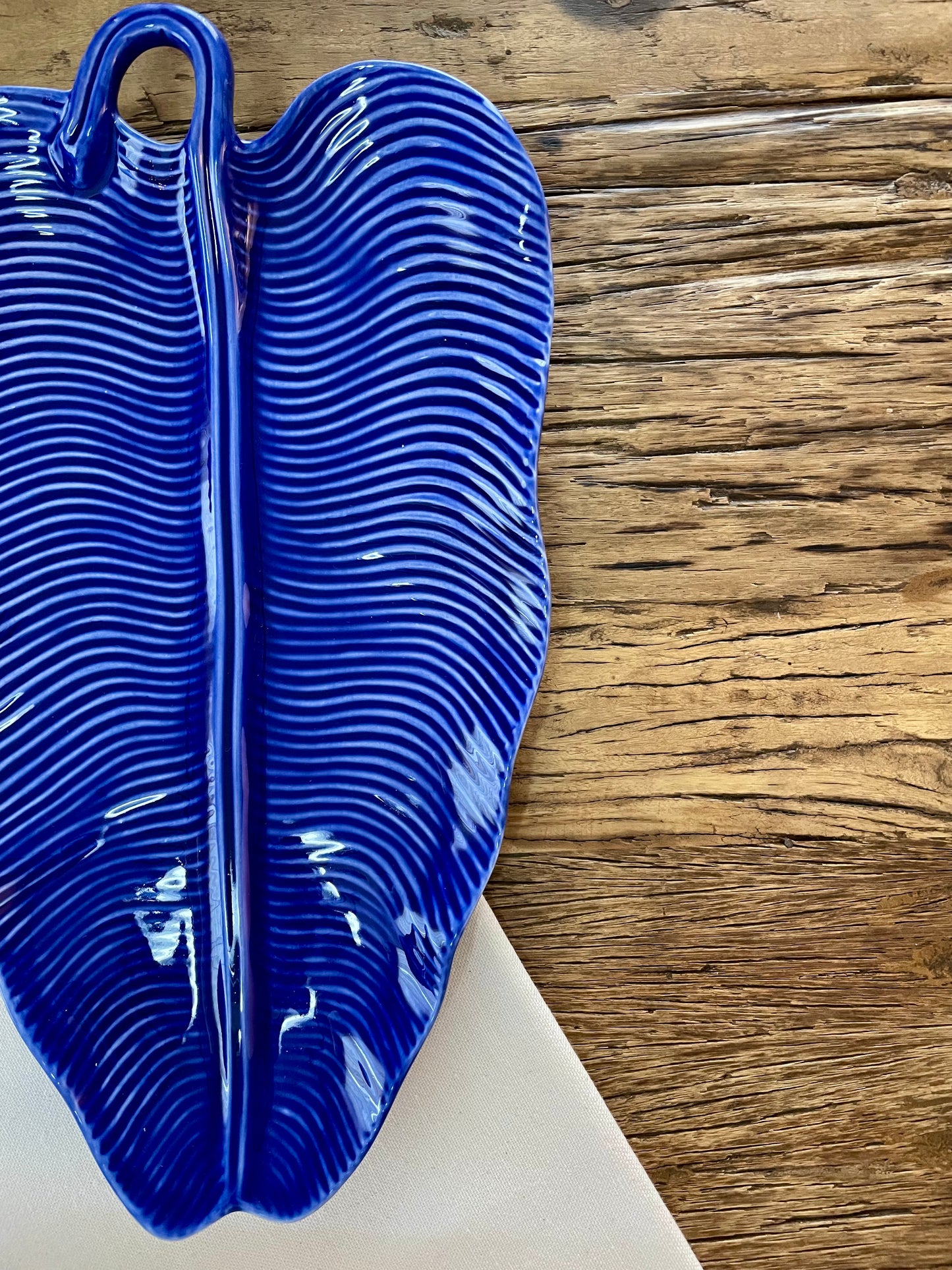 Travessa folha de palmeira (azul escuro)