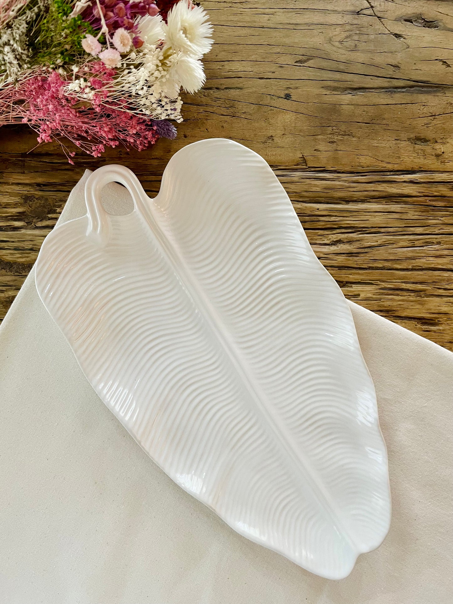 Palm leaf serving plate (white)