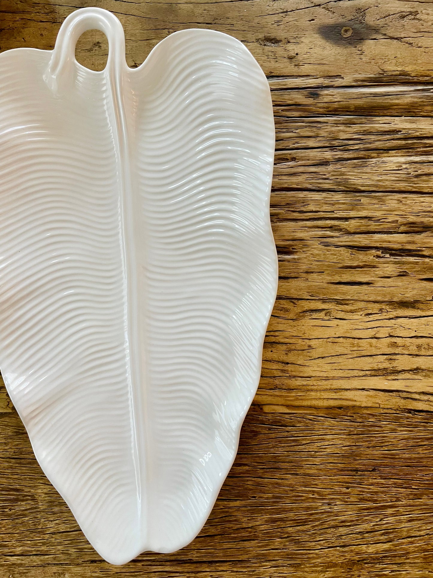 Palm leaf serving plate (white)
