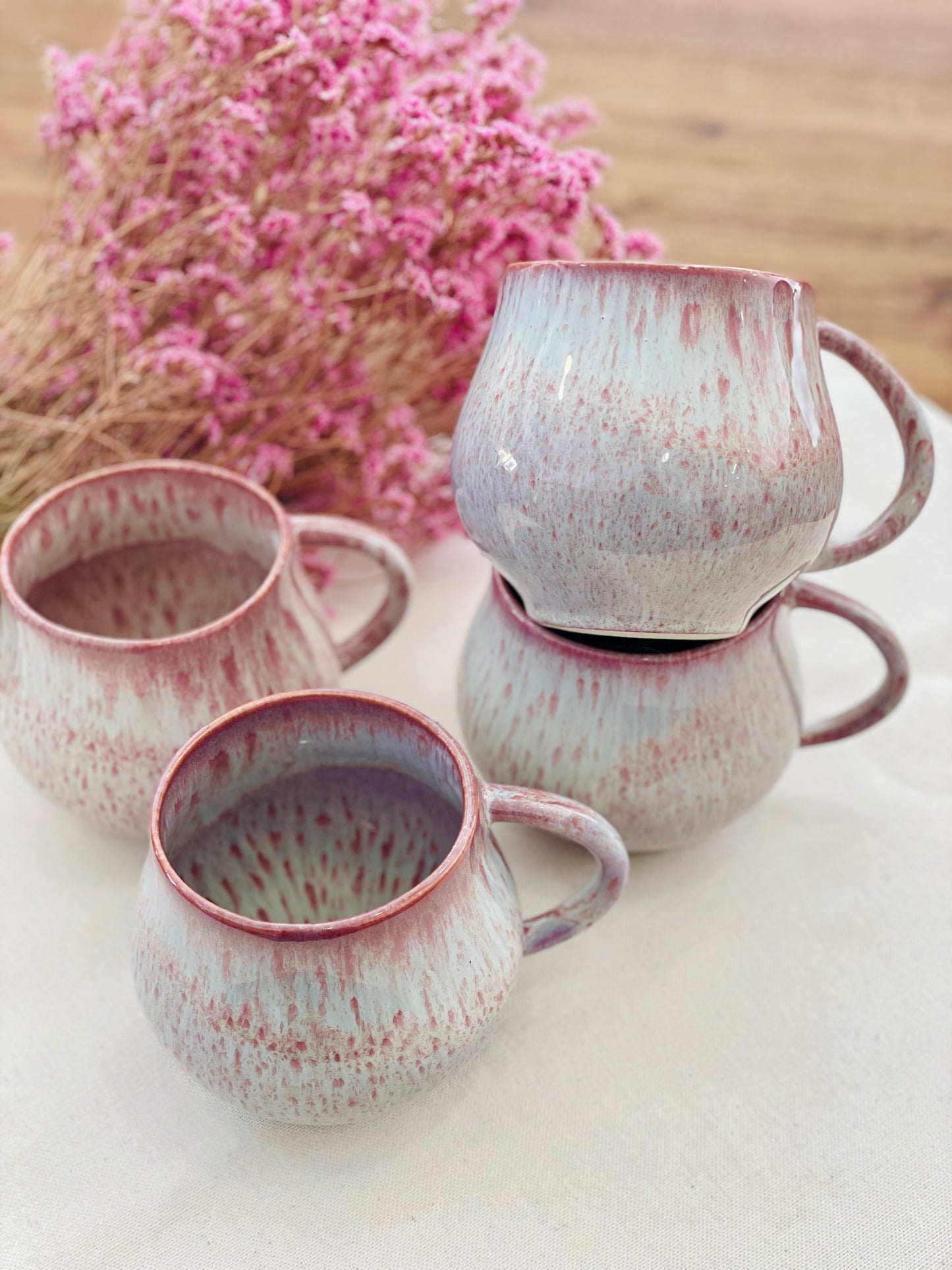 Caneca em grés com vidrado reativo em degradé rosa