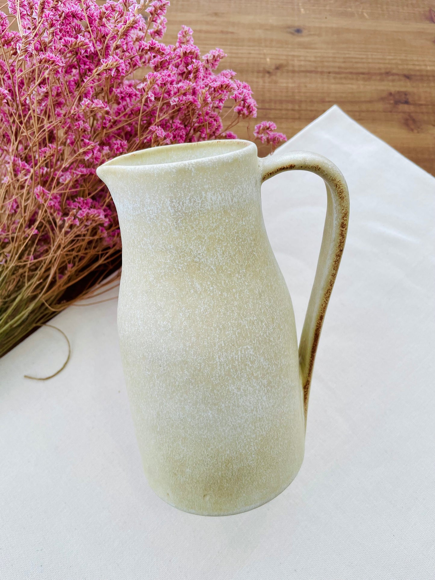 Light brown/soft yellow gradient jug (1.2L capacity)