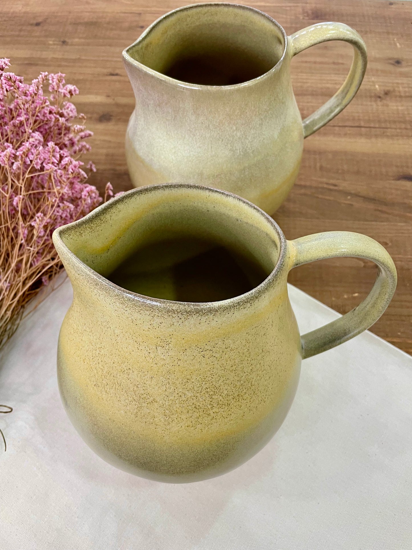 Large jug in light brown/yellow tones (capacity 3L)