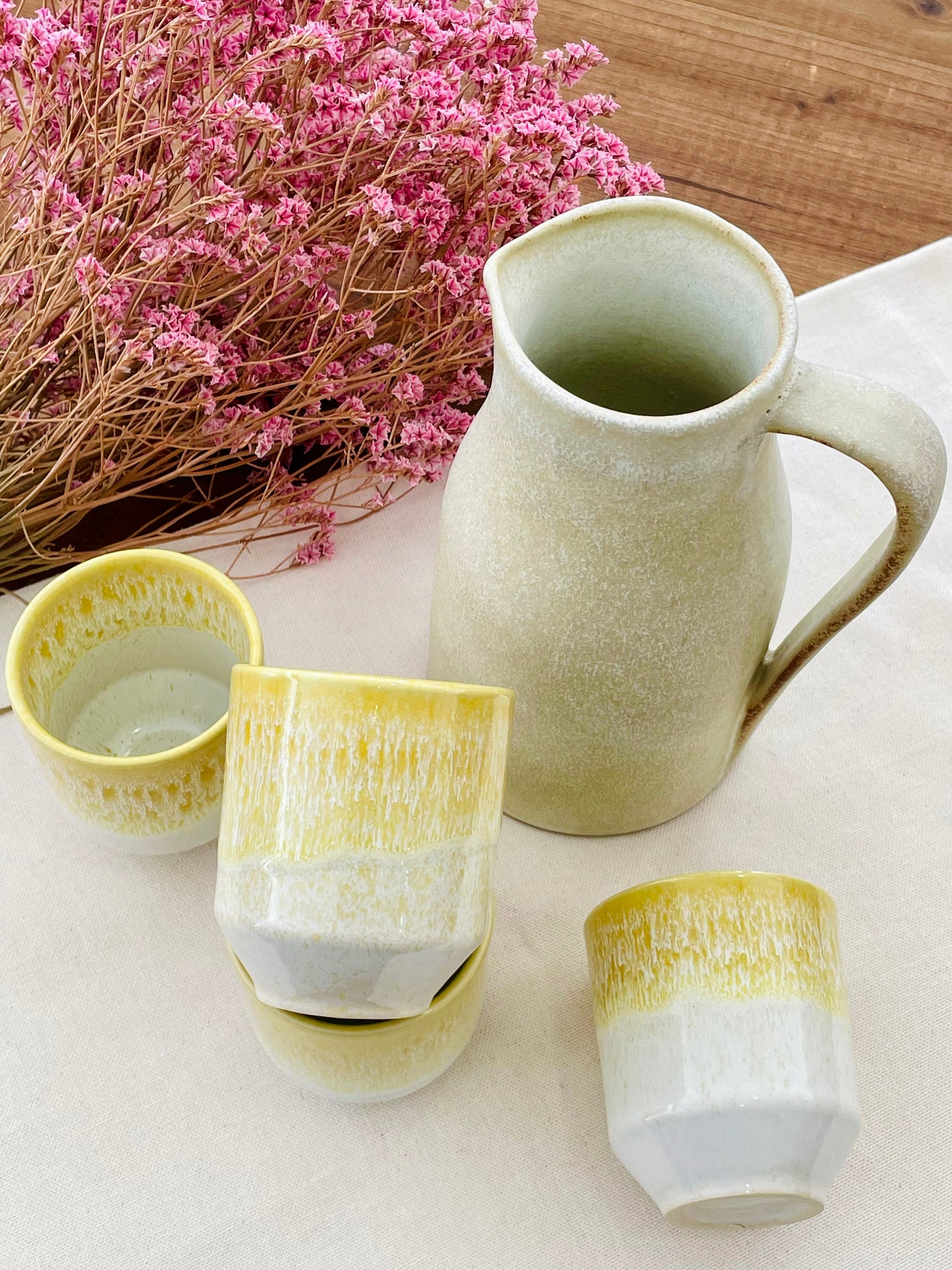Light brown/soft yellow gradient jug (1.2L capacity)